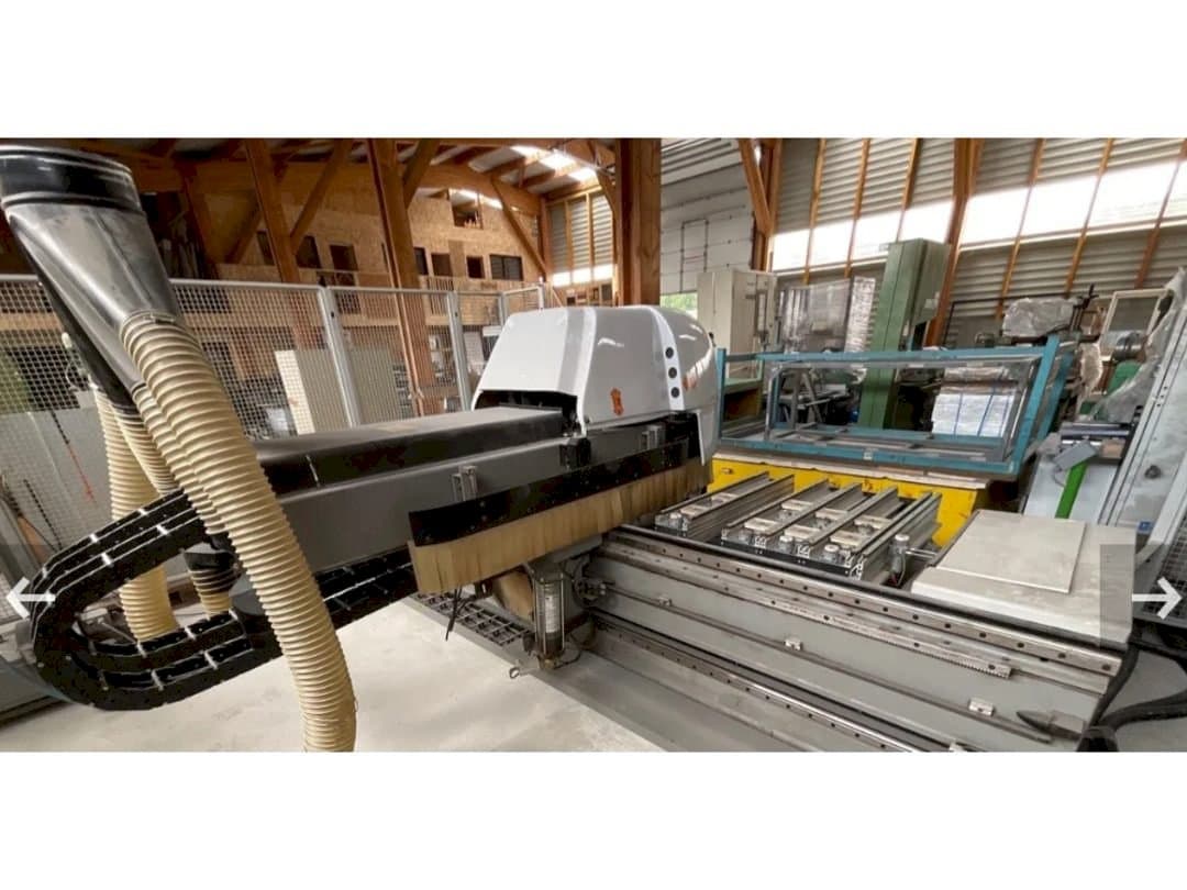Masina BIESSE Rover 321 R eestvaade