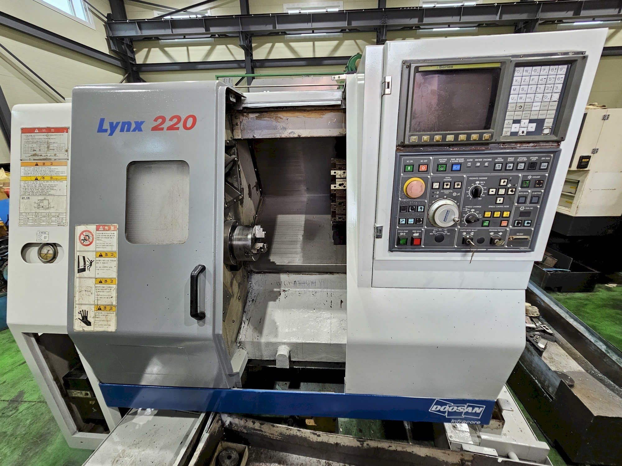 Masina Doosan Lynx 220A eestvaade