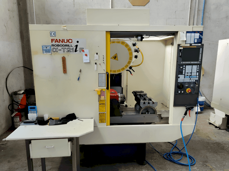 Masina FANUC Robodrill Alpha T21iF eestvaade