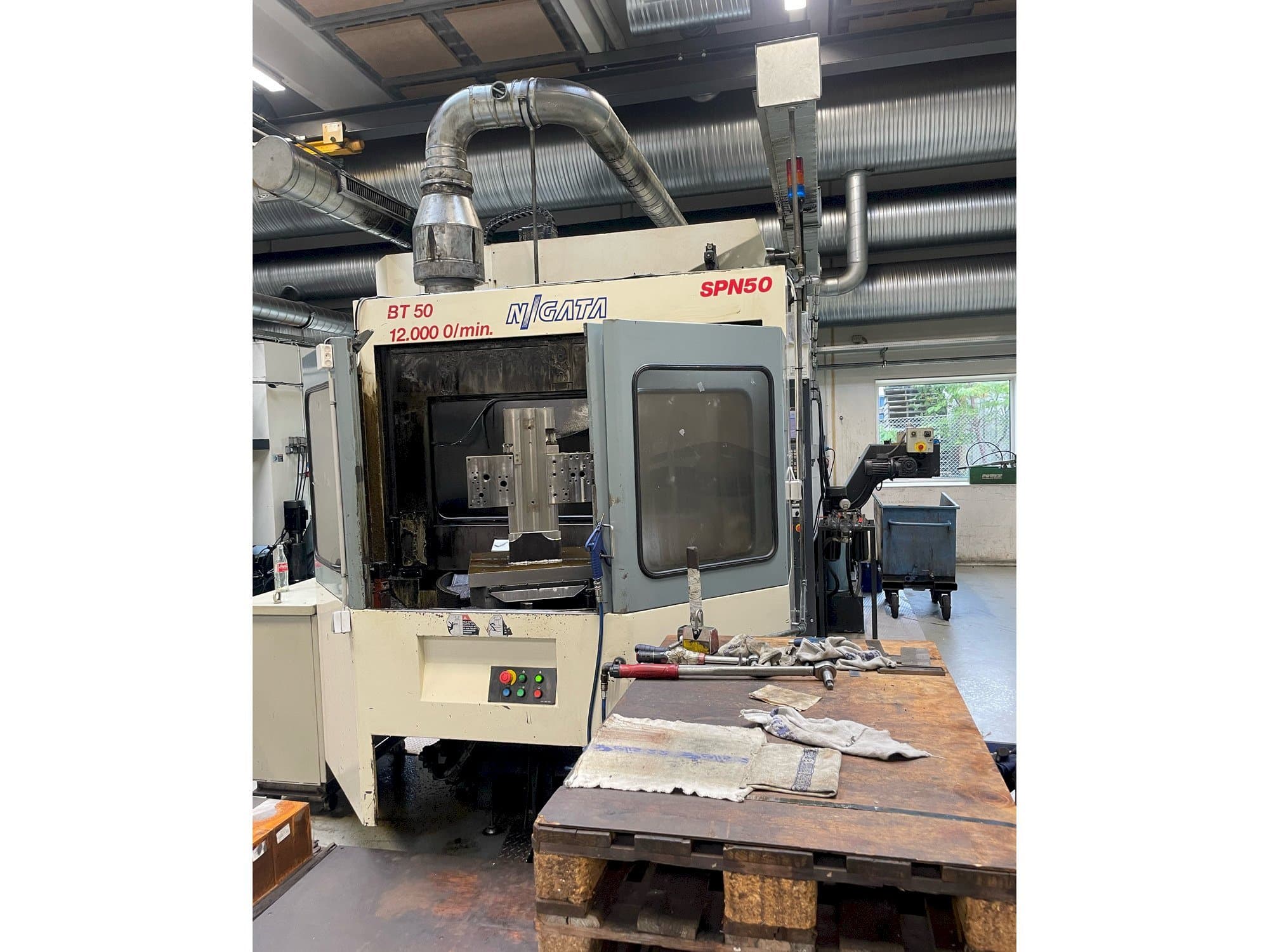 Masina Niigata SPN 50 eestvaade