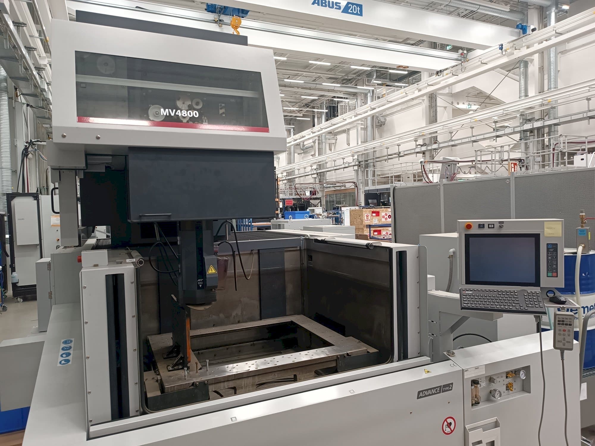 Masina Mitsubishi MV4800   eestvaade