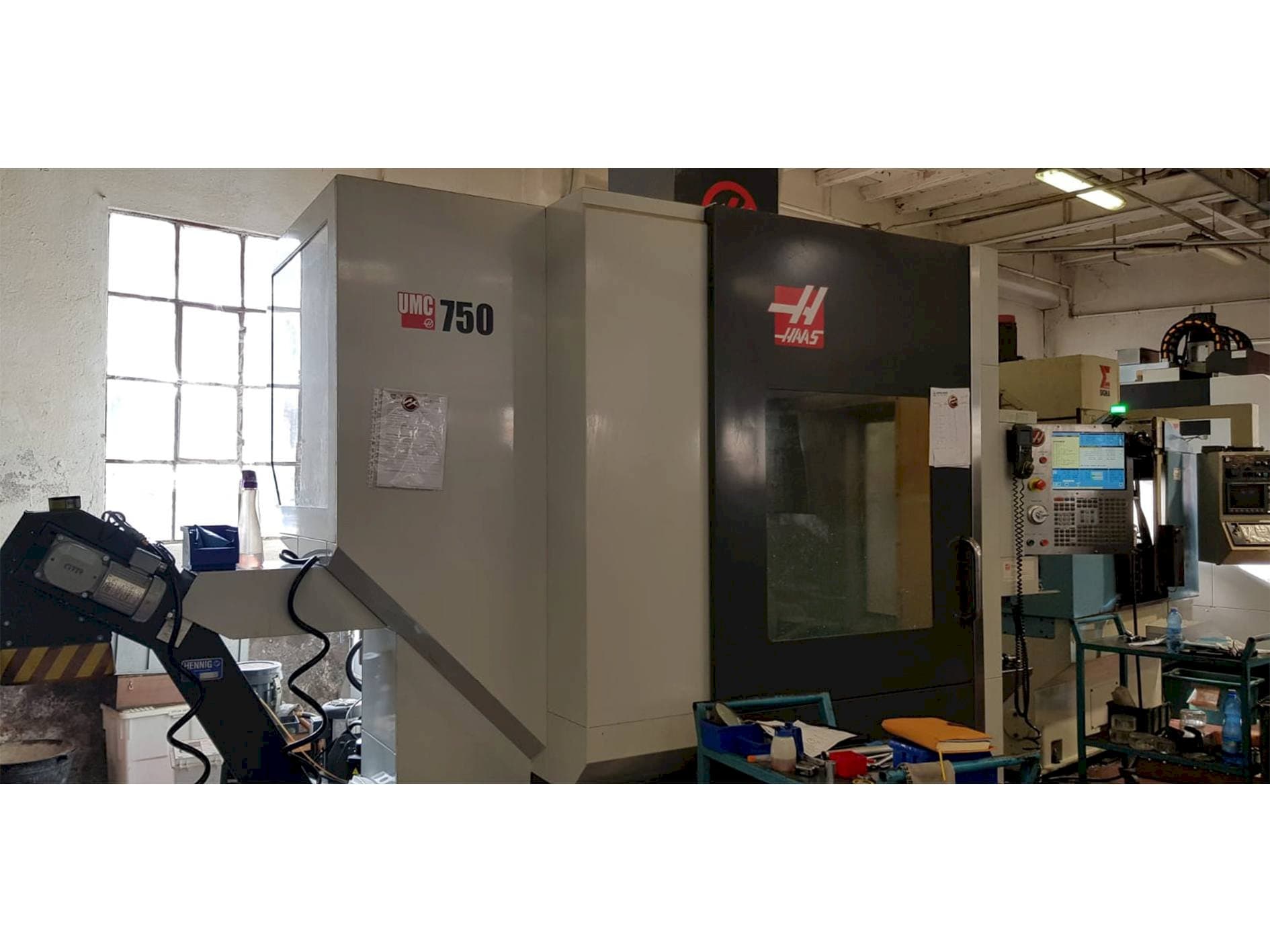 Masina HAAS UMC 750 eestvaade