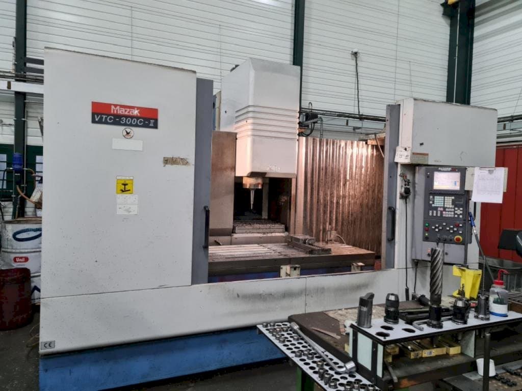 Masina Mazak VTC 300C eestvaade