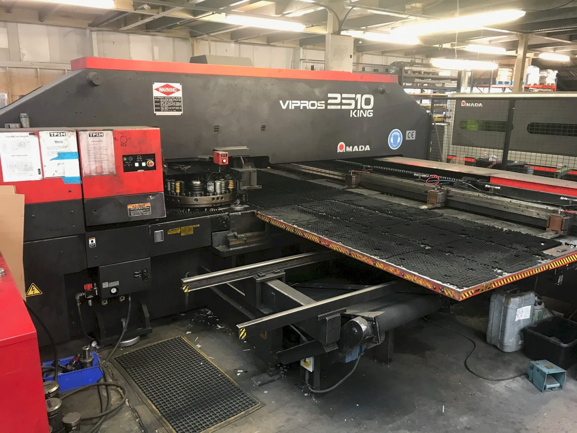 Masina AMADA VIPROS 2510 KING eestvaade