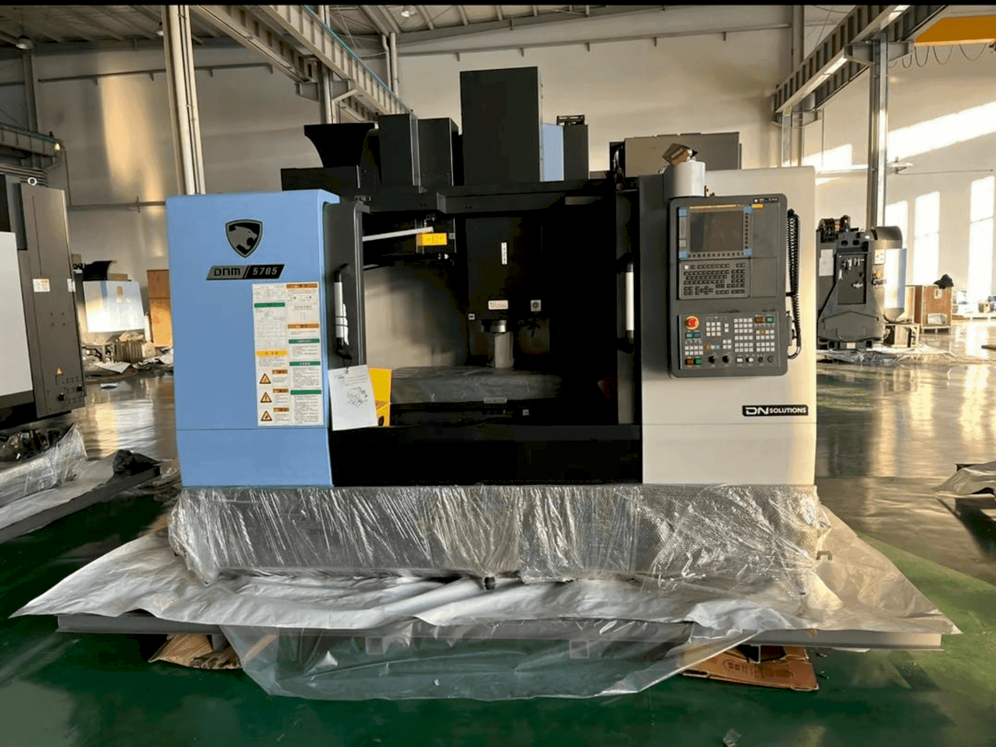 Masina DOOSAN Dnm 5705 eestvaade