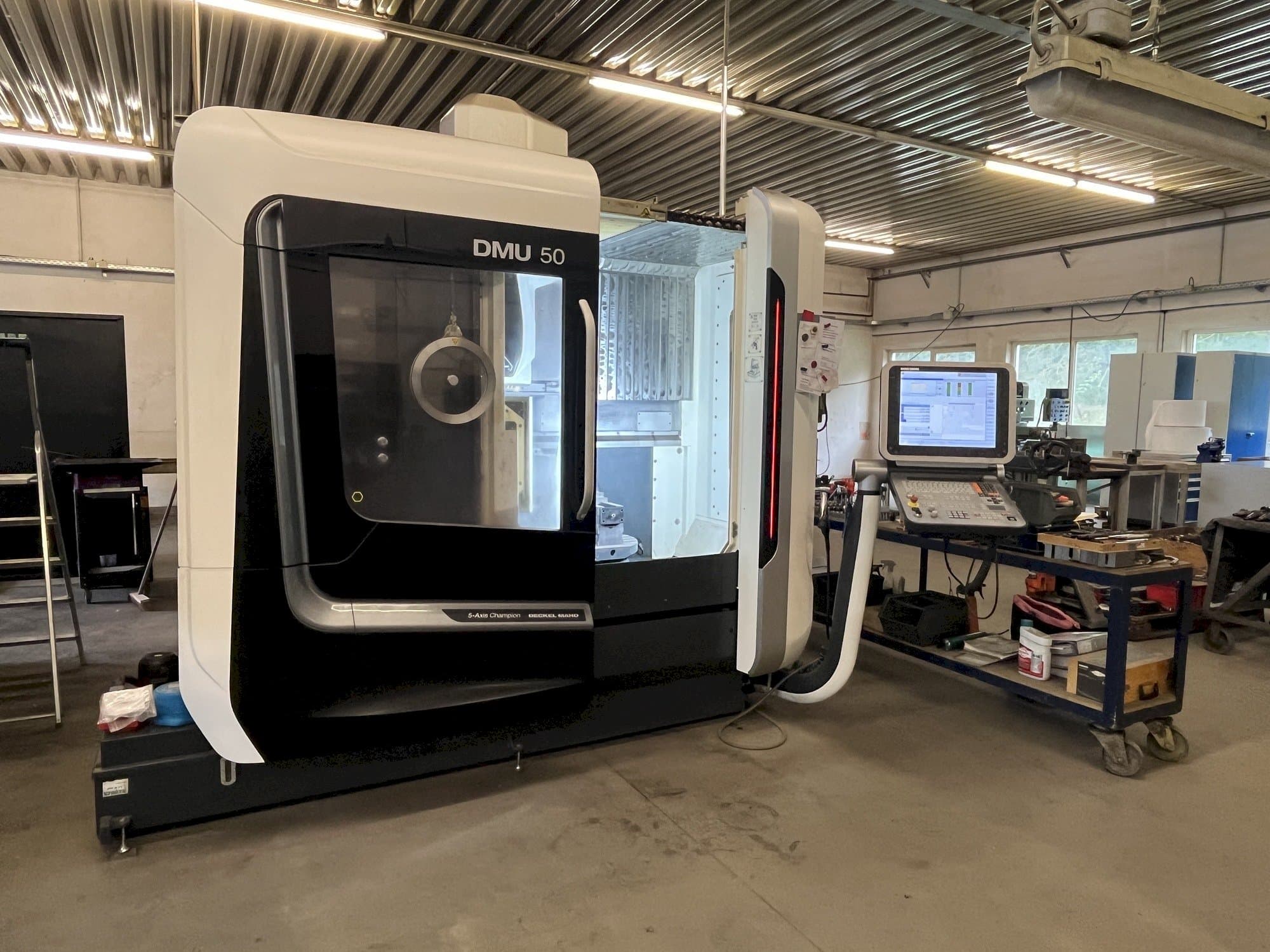 Masina DECKEL MAHO DMU 50 eestvaade