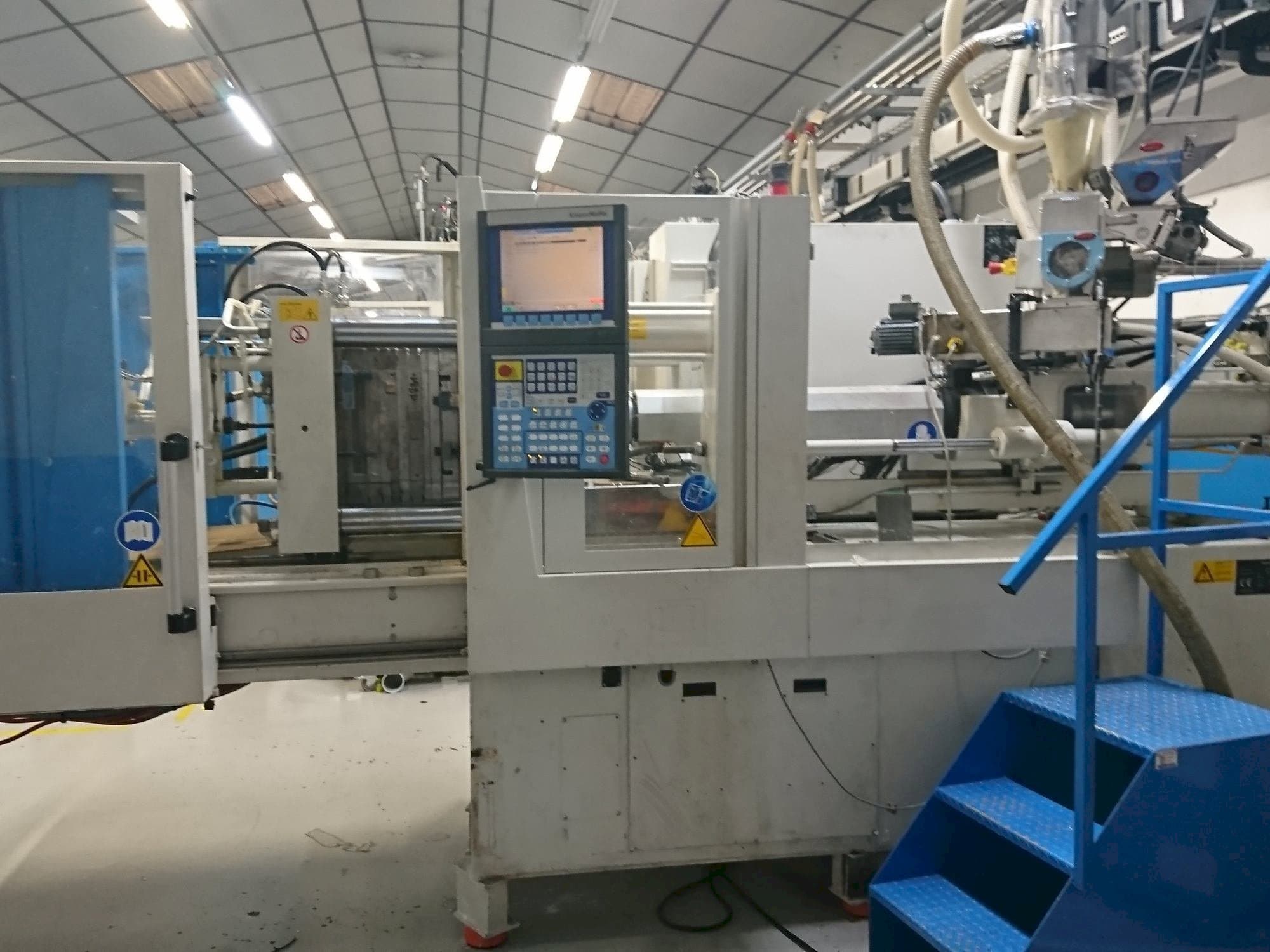 Masina Krauss Maffei 80-750 CX eestvaade