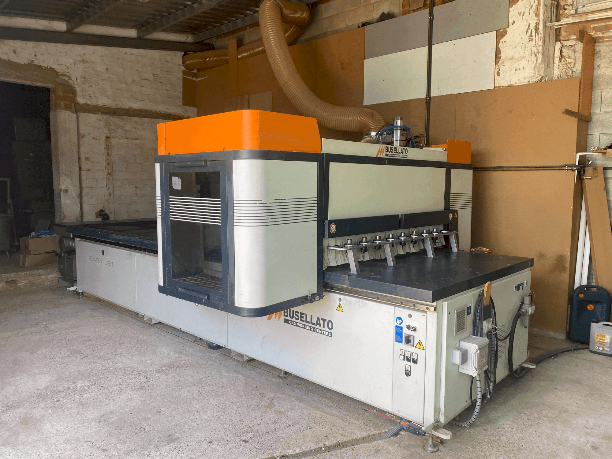 Masina BUSELLATO easyjet 5.12 eestvaade