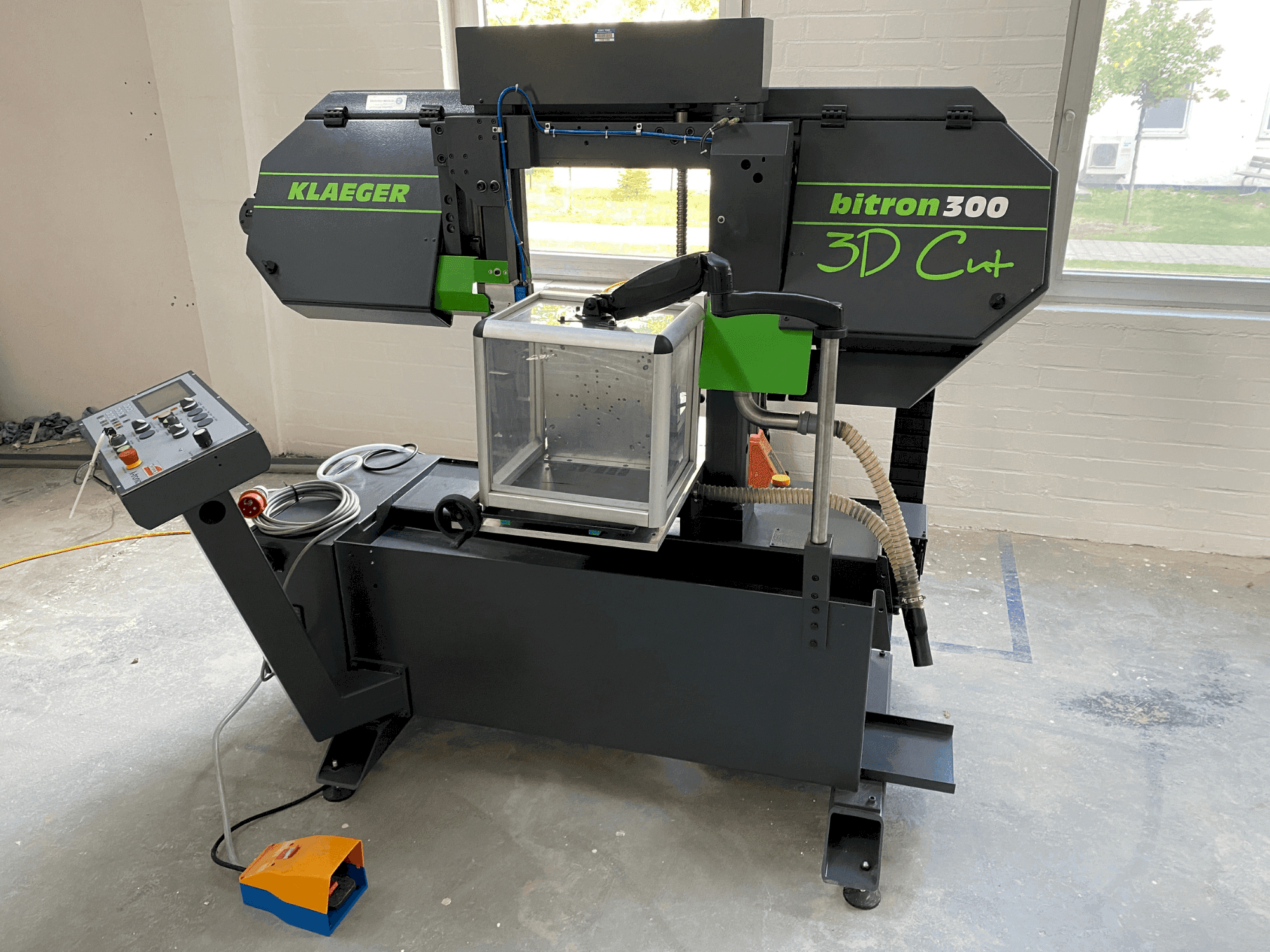 Masina Klaeger Bitron 300 3D Cut   eestvaade
