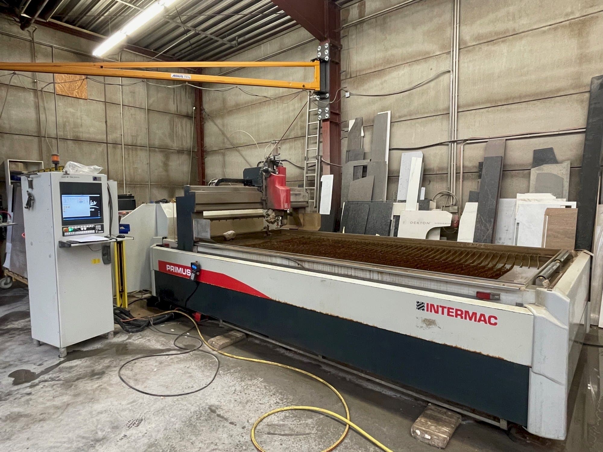 Masina Intermac Primus 184 eestvaade