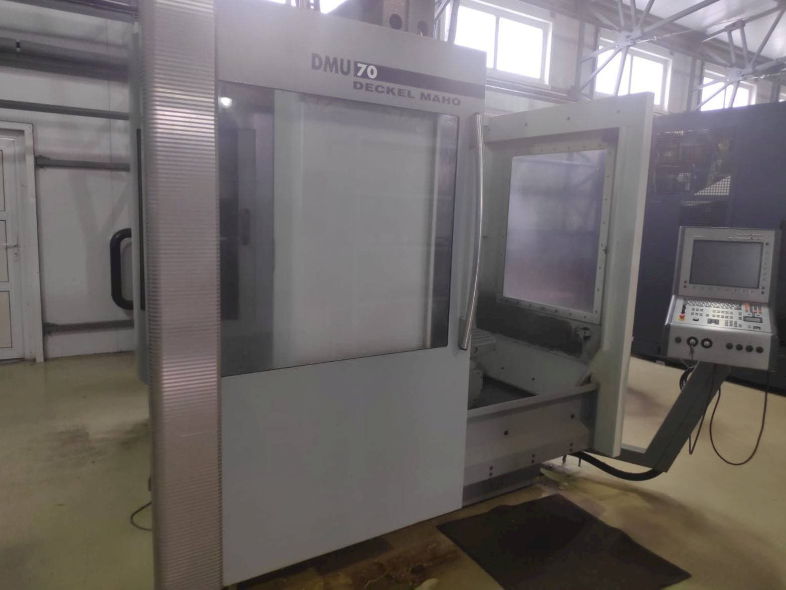 Masina DECKEL MAHO DMU 70 eestvaade
