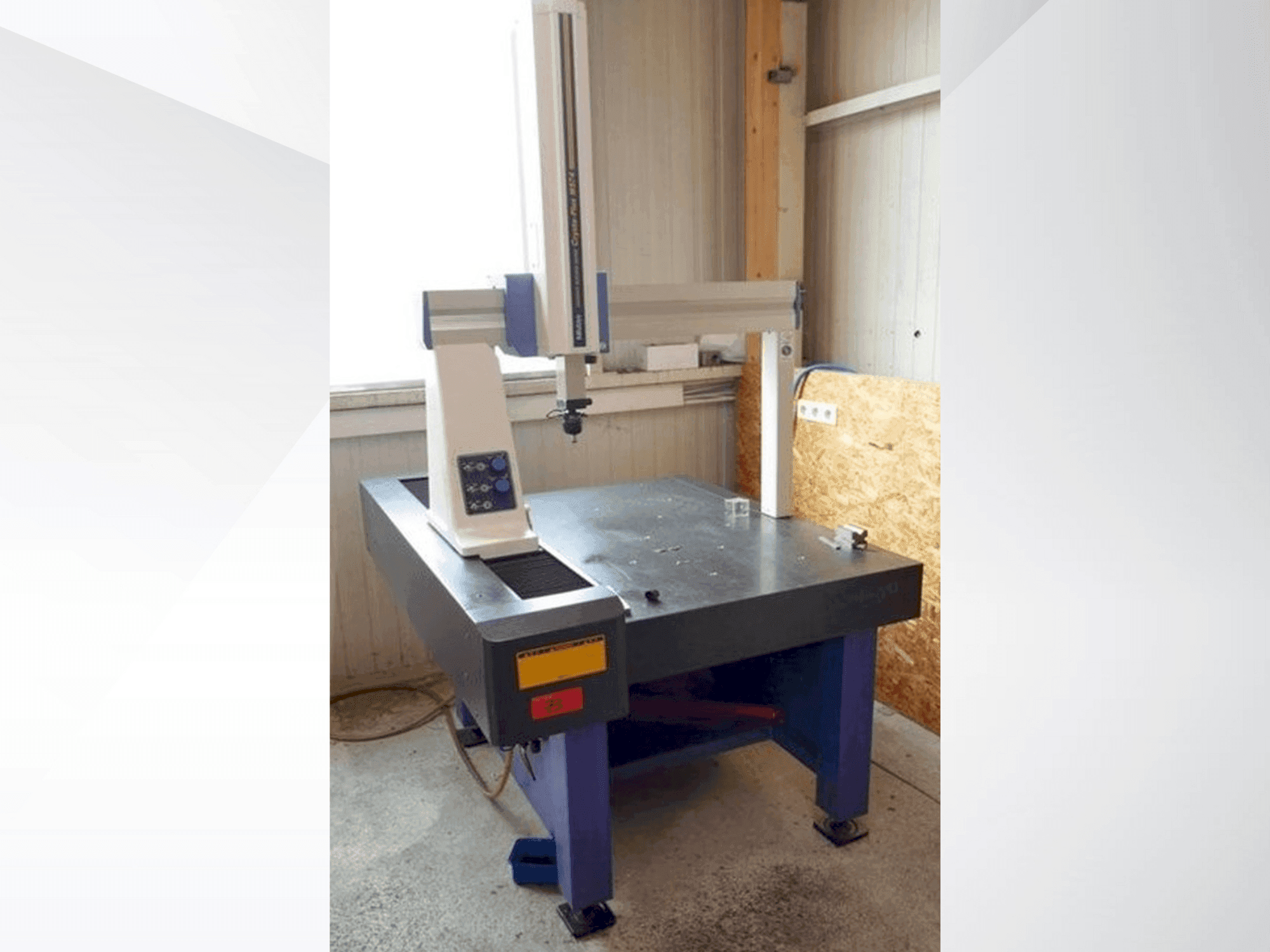 Masina Mitutoyo Crysta-Plus M574 eestvaade