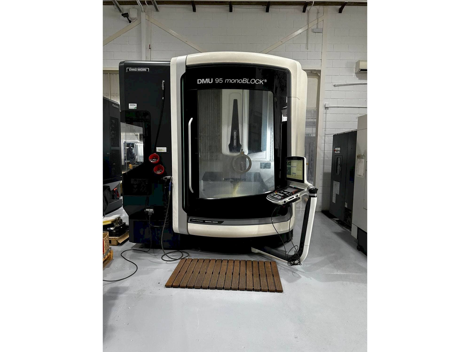 Masina DMG MORI DMU 95 monoBLOCK eestvaade