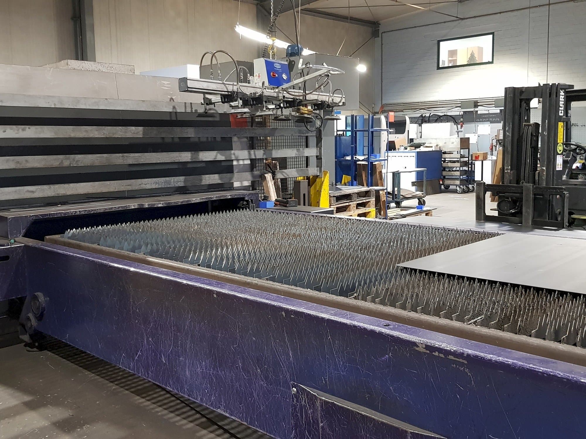 Masina Bystronic Fiber 4000x2000 eestvaade