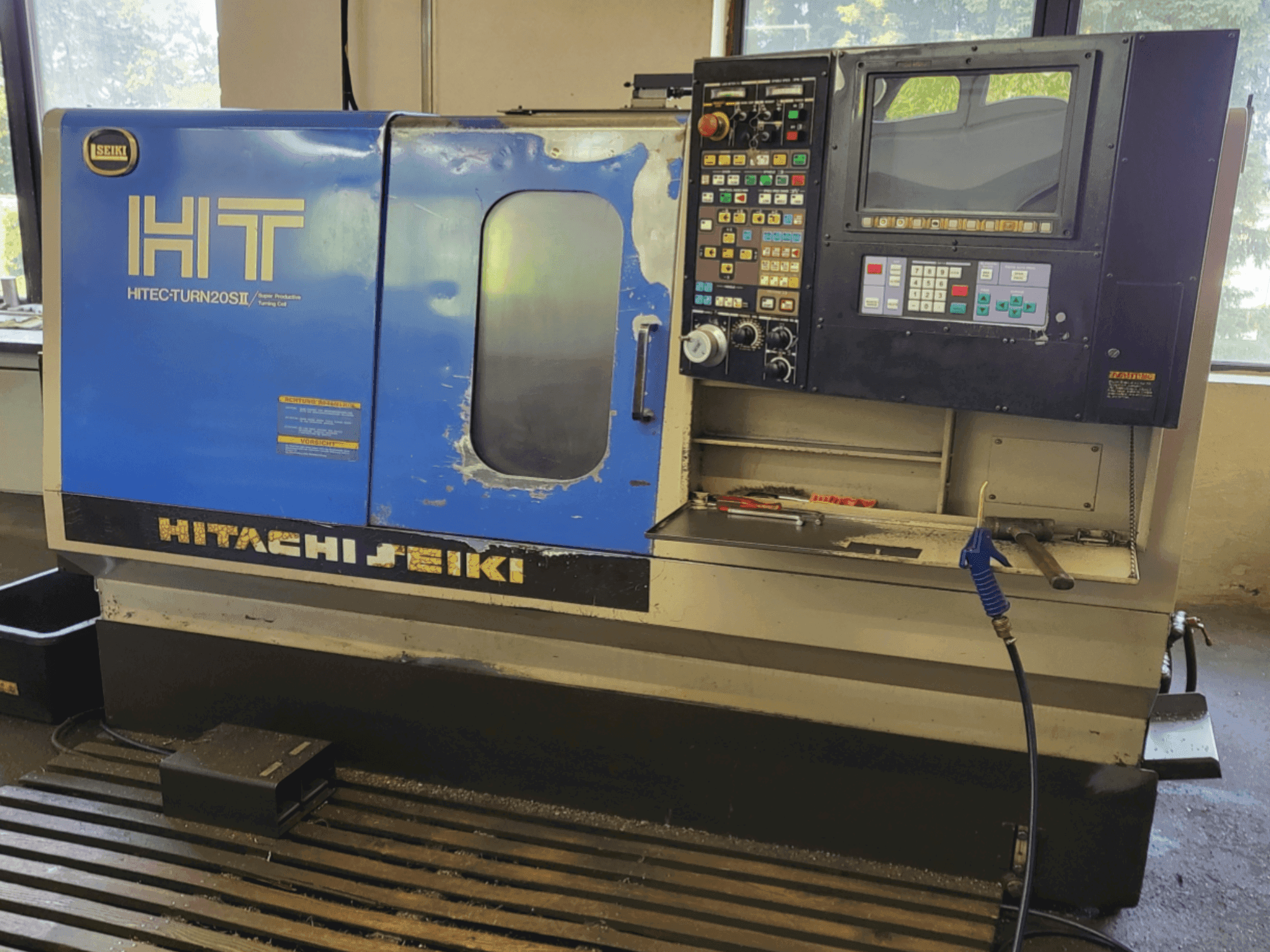Masina HITACHI SEIKI HT 20SII eestvaade