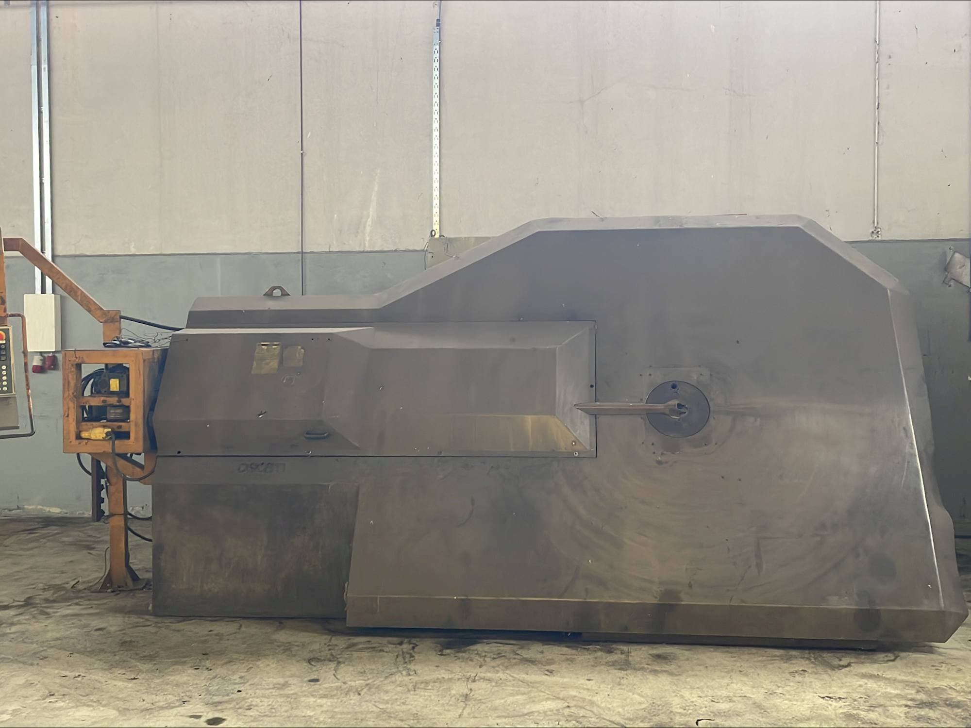 Masina OSCAM MULTIBEND 16 eestvaade