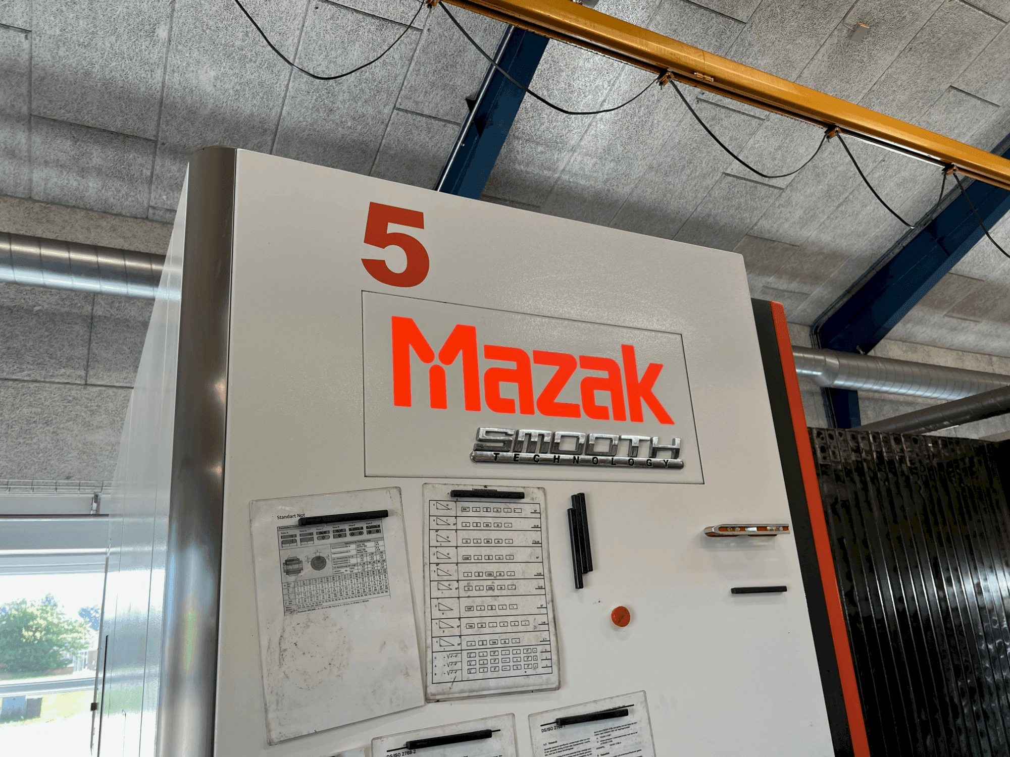 Masina Mazak VTC-530C eestvaade