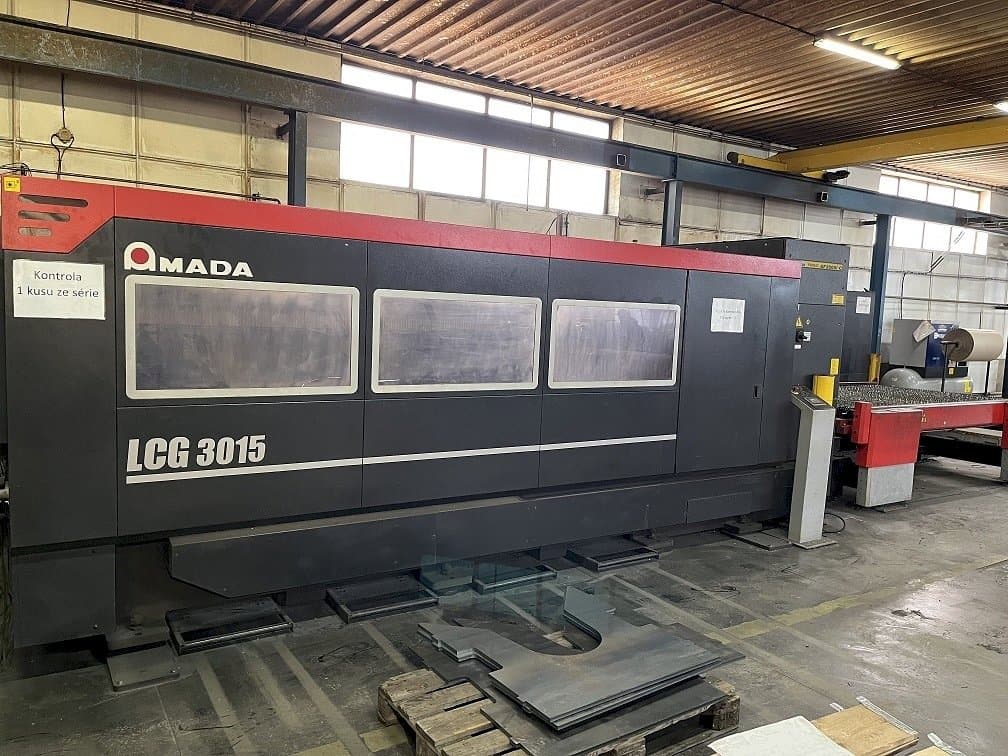 Masina AMADA LCG 3015 eestvaade