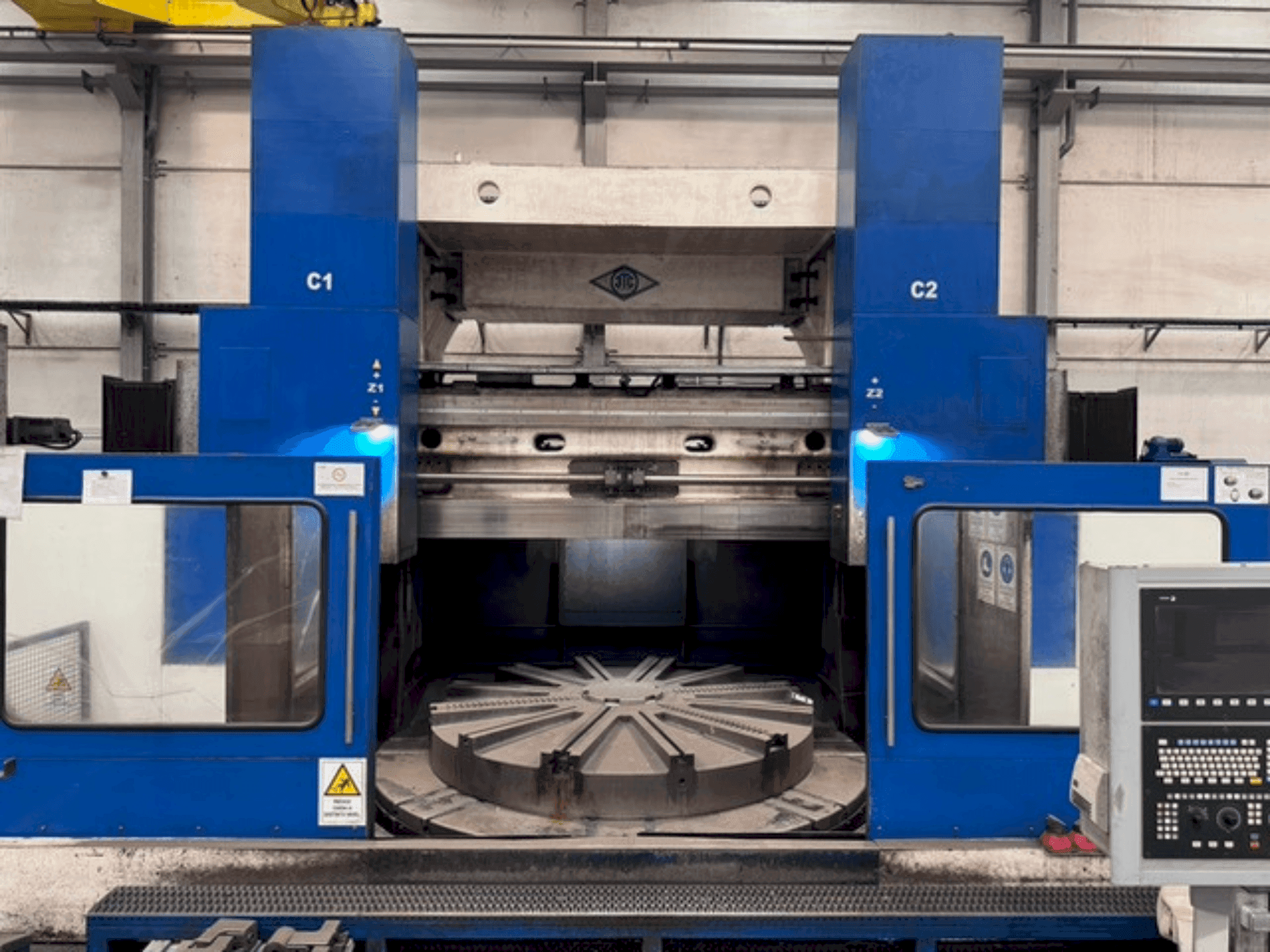 Masina KOLOMNA 1532T eestvaade