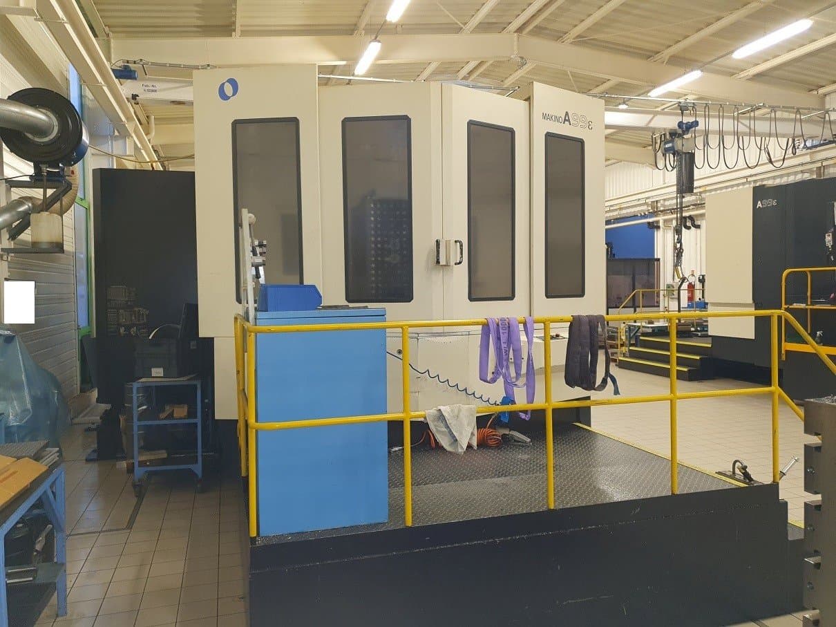 Masina Makino A99 eestvaade