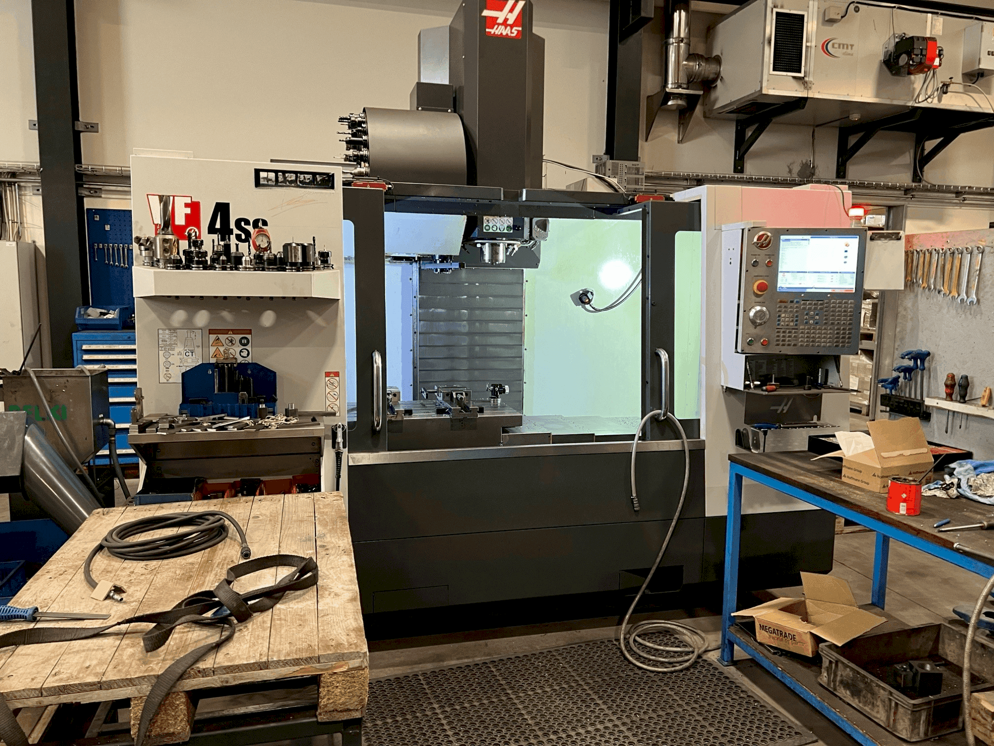 Masina HAAS VF-4SS eestvaade