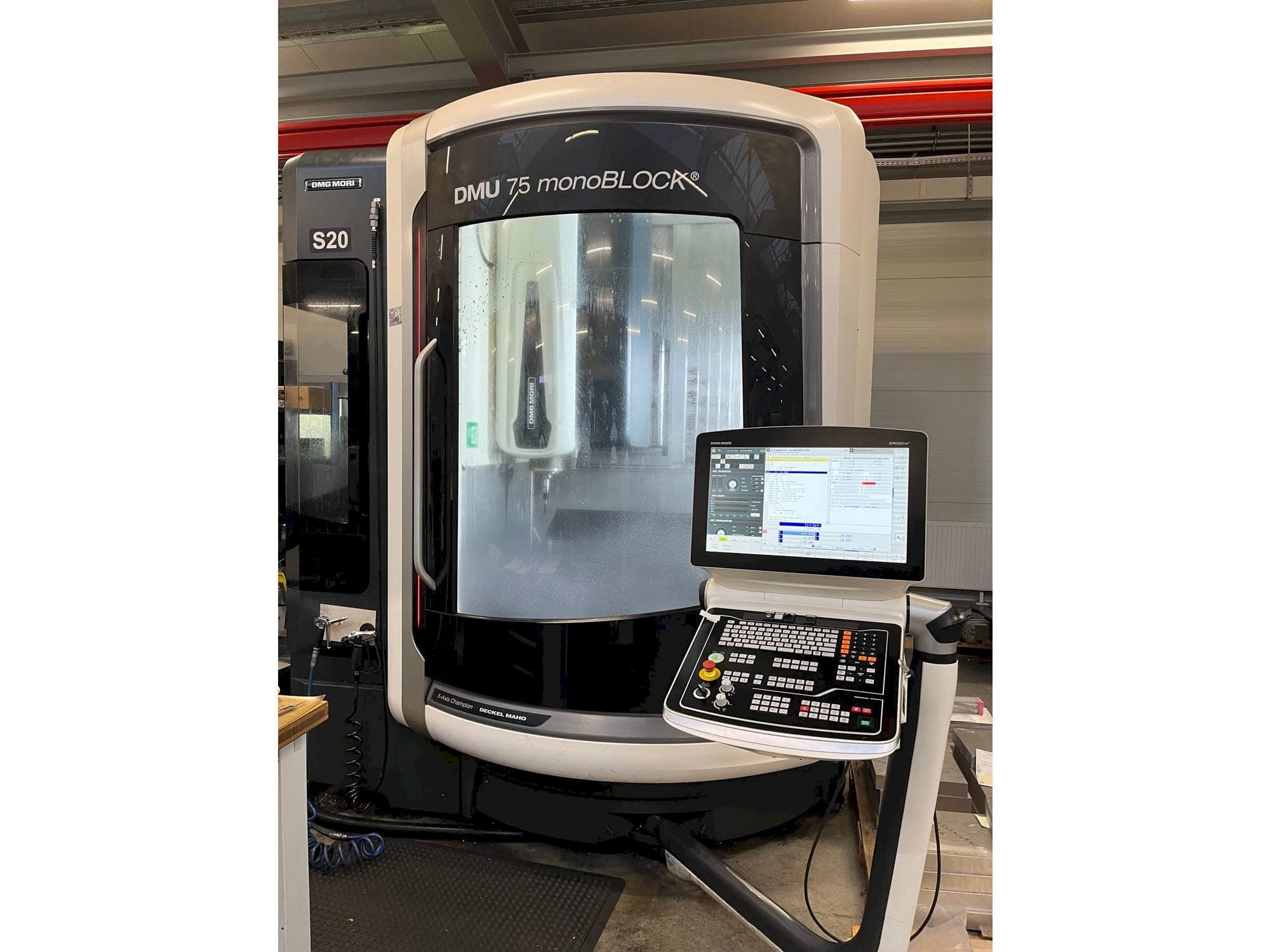 Masina DMG MORI DMU 75 monoBLOCK eestvaade