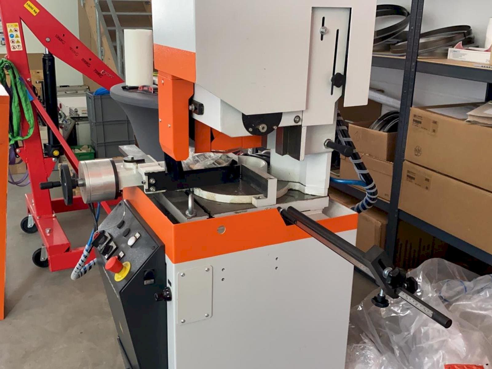 Masina KASTO Radial U7 vasaku külje vaade