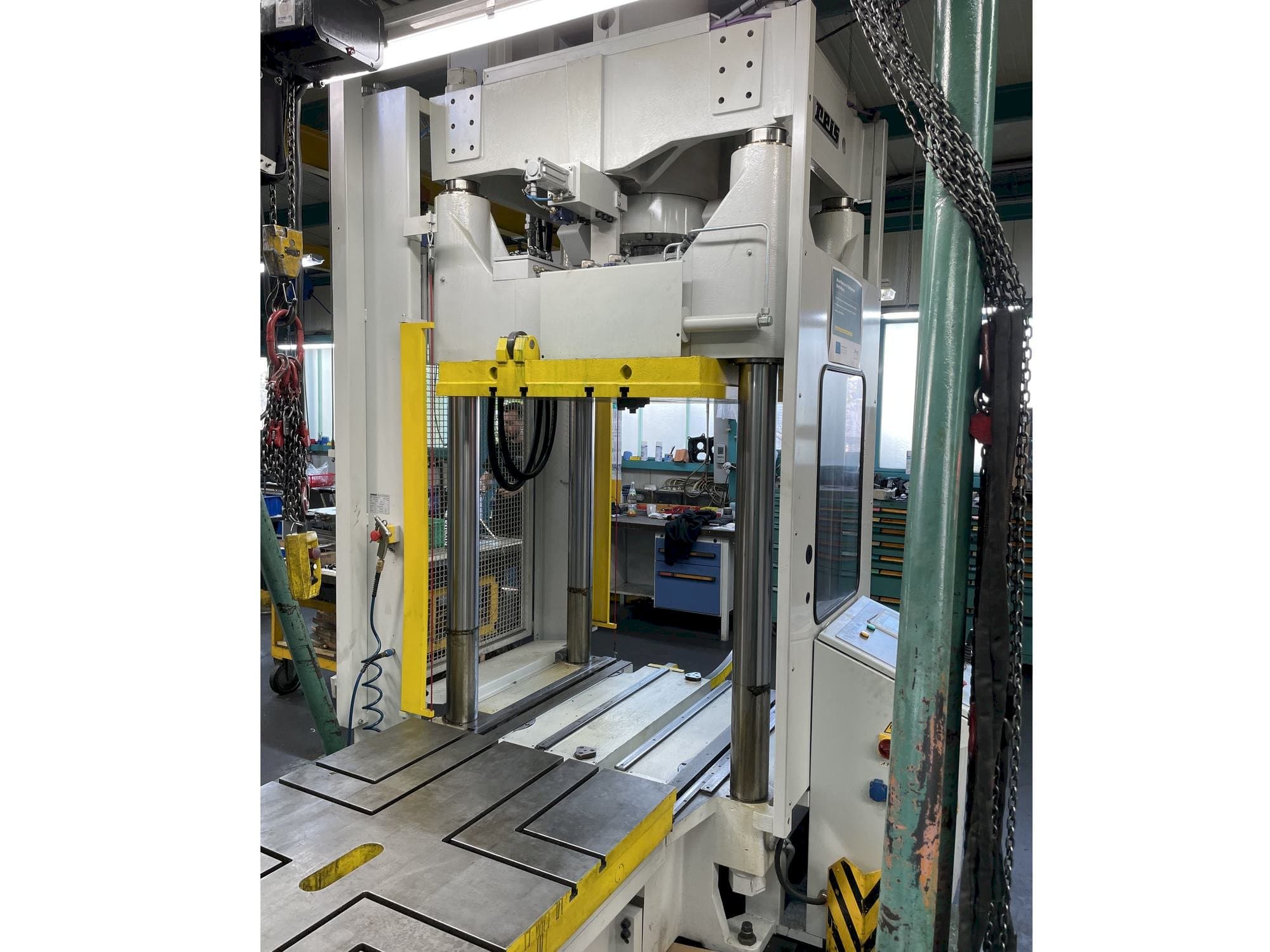 Masina Reis TUS 100 eestvaade