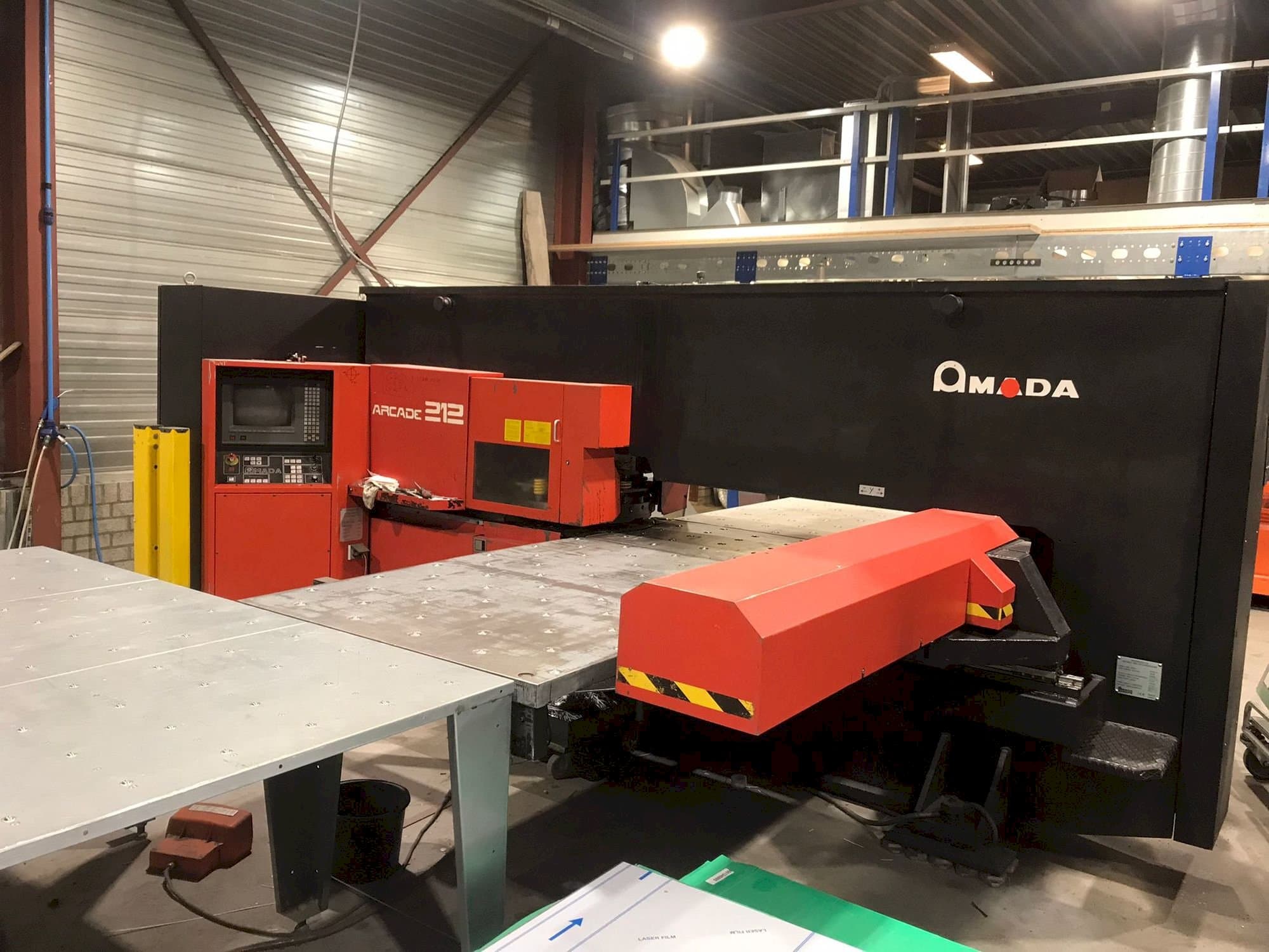 Masina AMADA Arcade 212 eestvaade