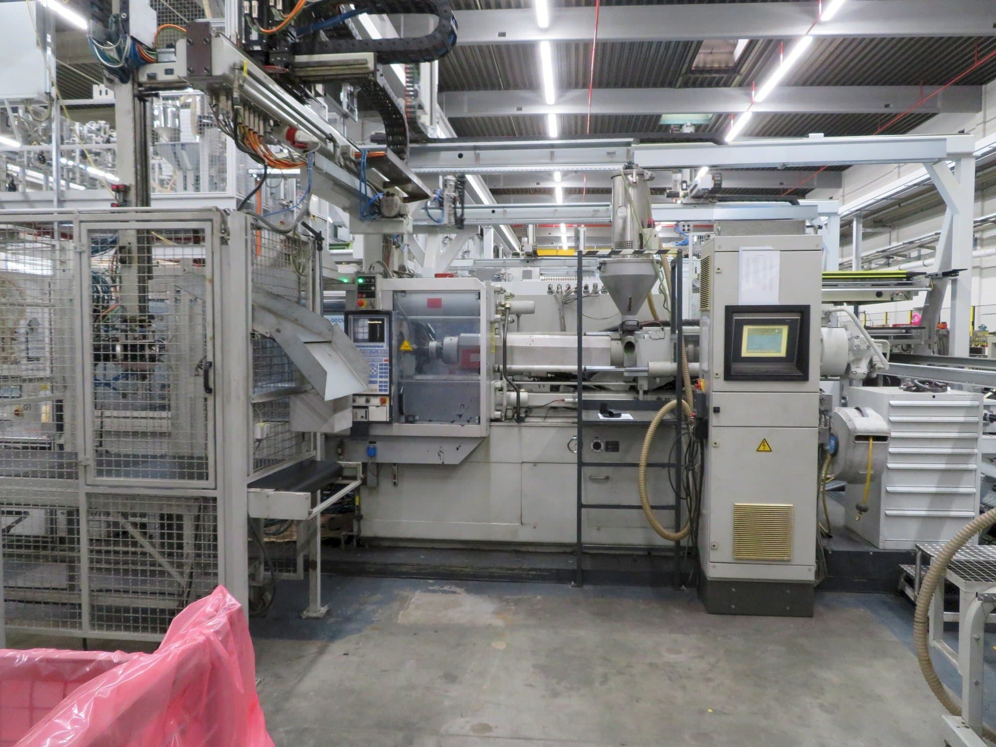 Masina Krauss Maffei 200-1400 C2 eestvaade