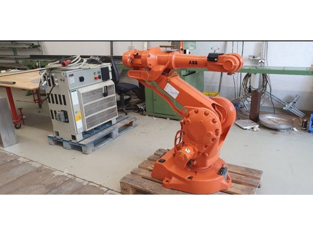 Masina ABB IRB 2400 M2000 eestvaade