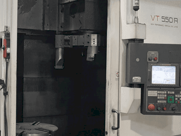Masina HWACHEON VT550R eestvaade