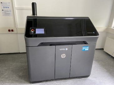 Masina HP Jet Fusion 580 Color 3D printer   eestvaade