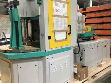 Masina Arburg ALLROUNDER 1200 t 1000 - 400 eestvaade