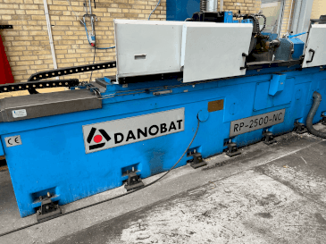 Masina DANOBAT RP-2500-NC eestvaade