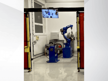 Masina Yaskawa Motoman AR1440 eestvaade