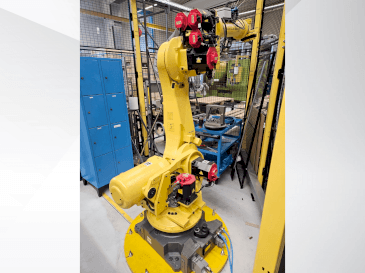 Masina FANUC R2000iB/165F eestvaade