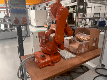 Masina ABB IRB 140 M2000   eestvaade