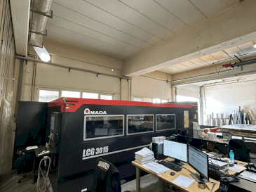 Masina AMADA LCG-3015 eestvaade