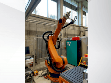 Masina KUKA KR 240-2 2000 eestvaade
