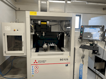 Masina Mitsubishi SG12S eestvaade