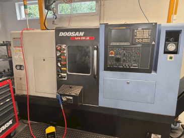 Masina DOOSAN LYNX 200 LM eestvaade