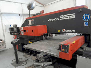 Masina AMADA Vipros 255 eestvaade