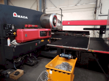 Masina AMADA EMZ 3510 NT eestvaade