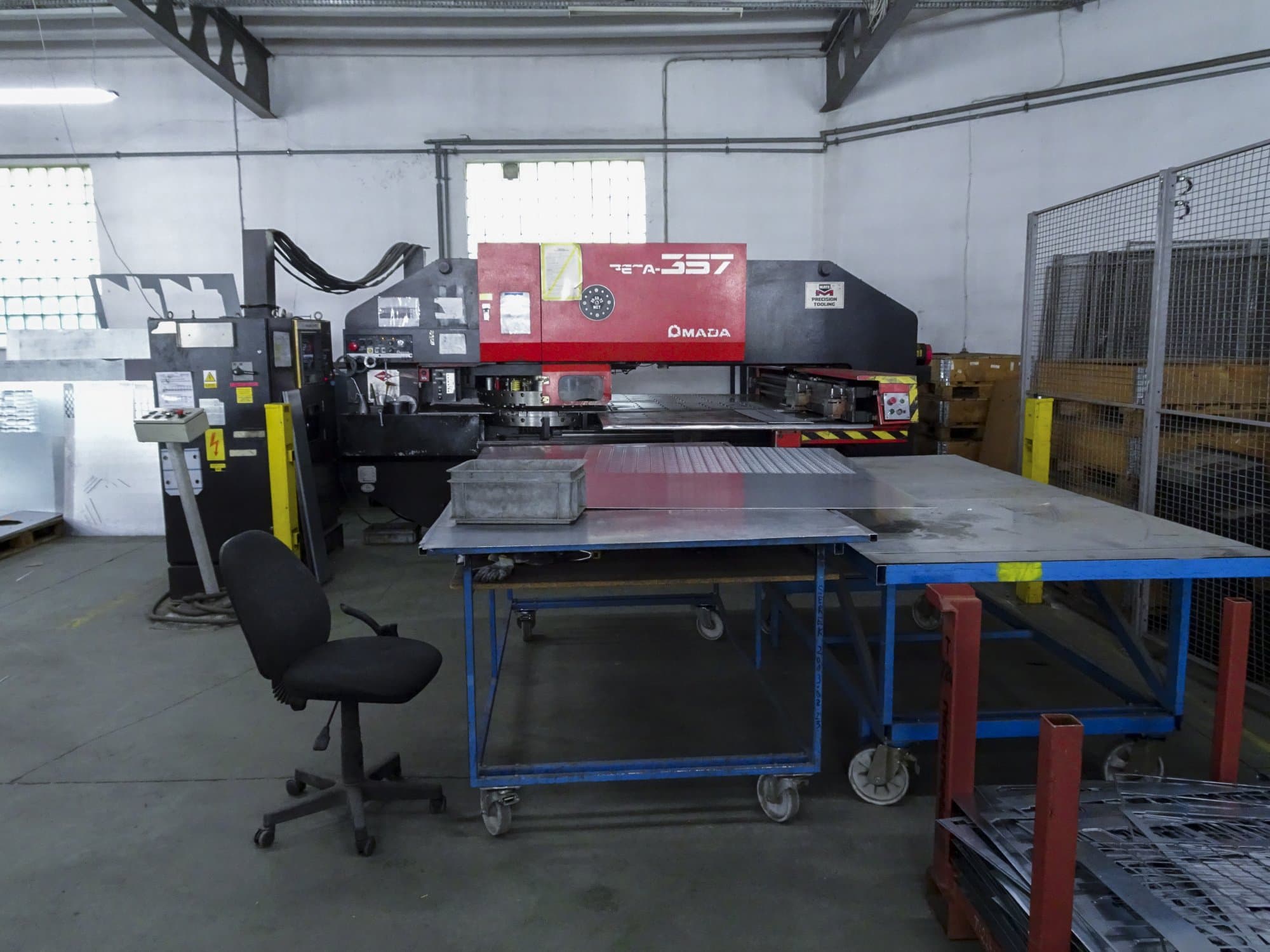 Masina AMADA PEGA 357   eestvaade