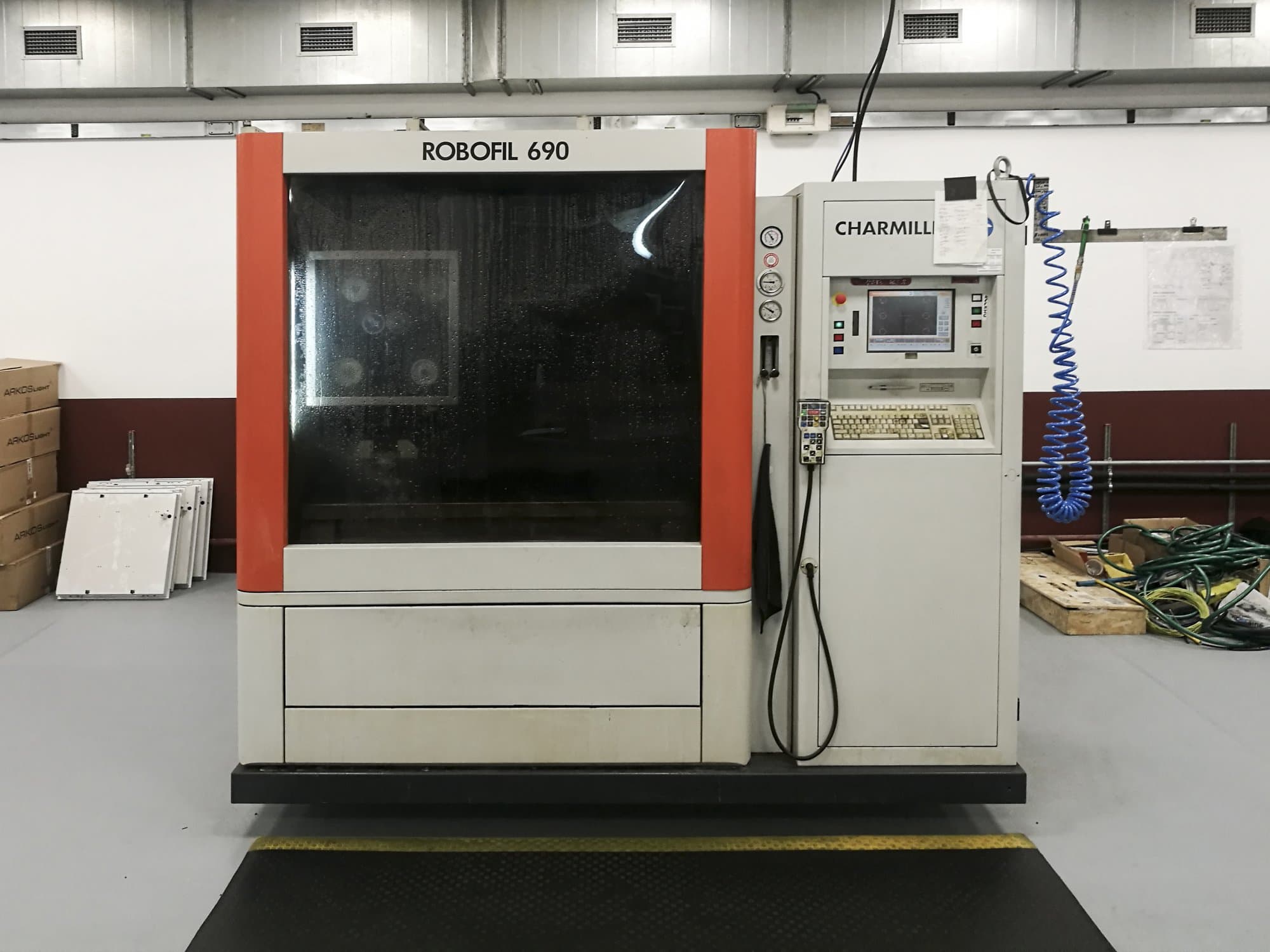 Masina CHARMILLES ROBOFIL 690 eestvaade