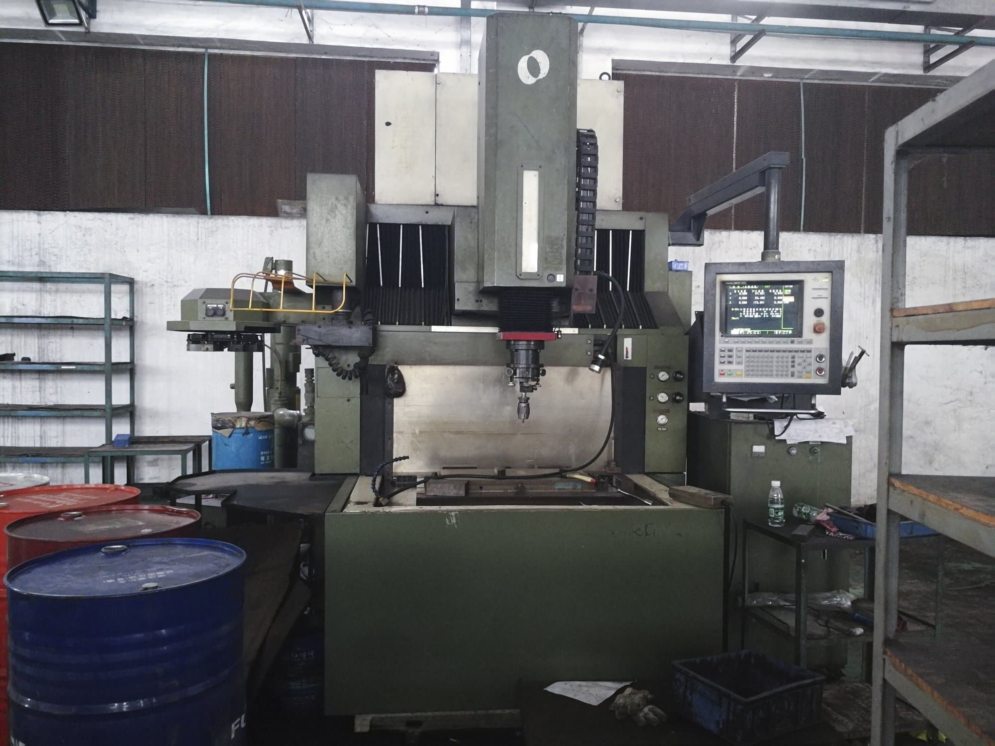 Masina Makino EDNC65 eestvaade