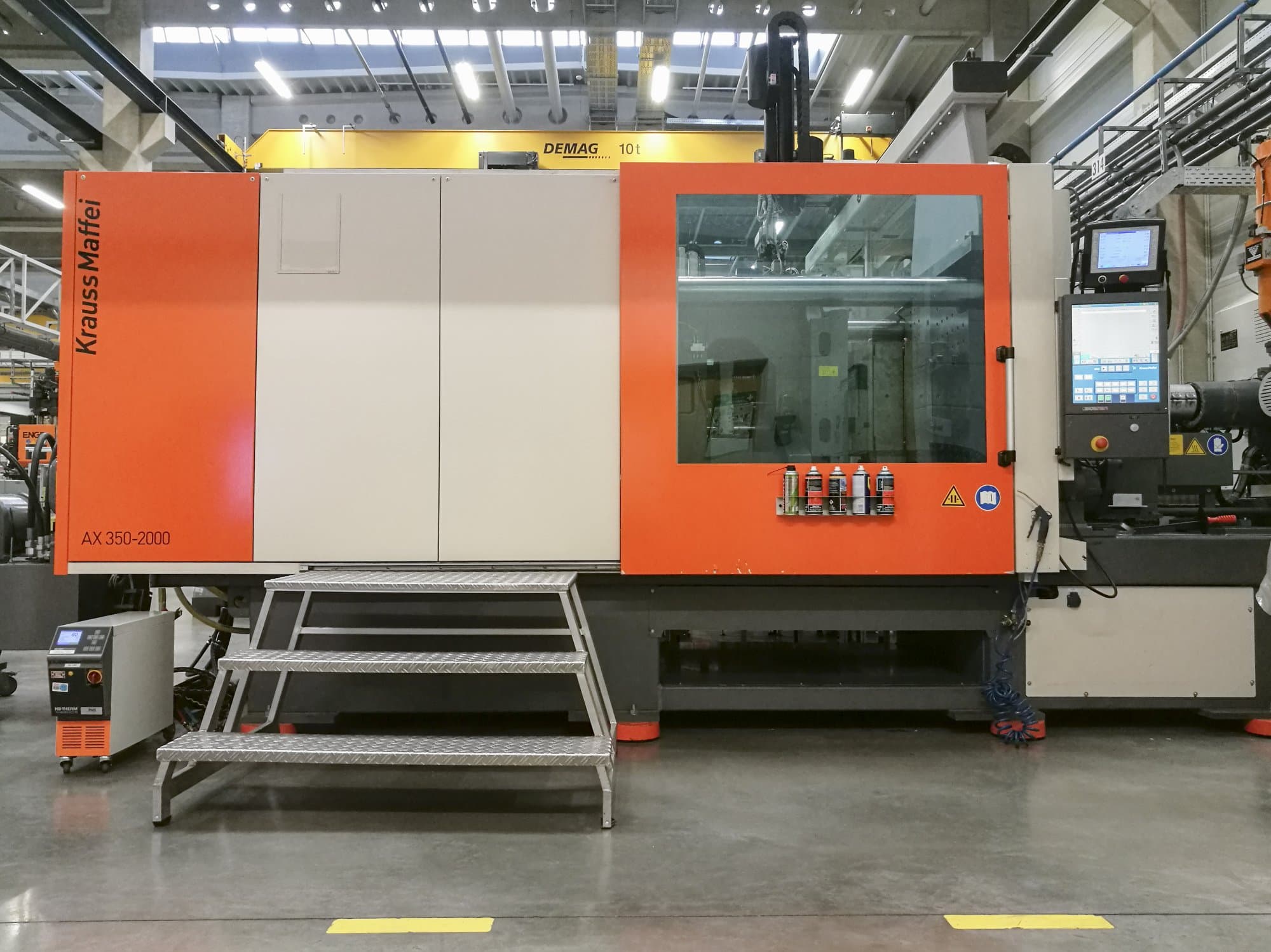 Masina Krauss Maffei 350-2000 AX eestvaade