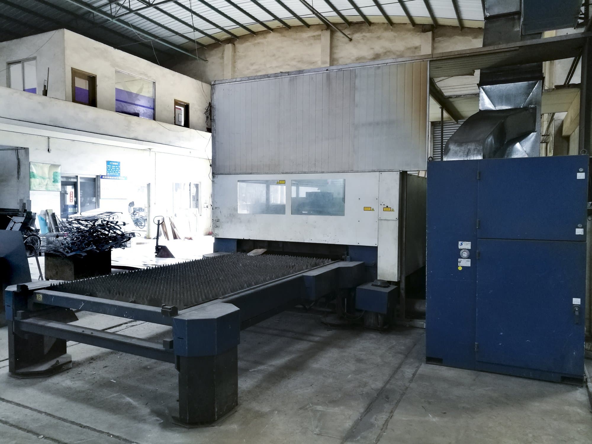 Masinavaade Trumpf TruLaser L3030 paremalt