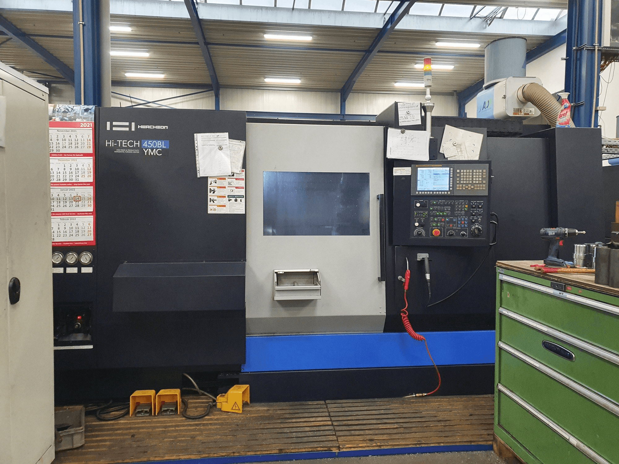 Masina HWACHEON HI-TECH 450BL YMC eestvaade